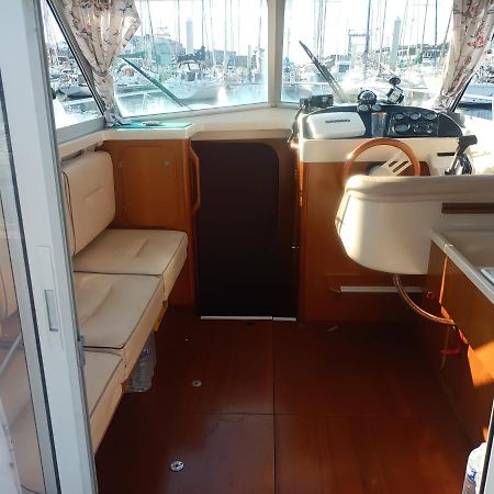 Nuit Insolite A Bord Du Bateau Exocet III Булонь-сюр-Мер Экстерьер фото