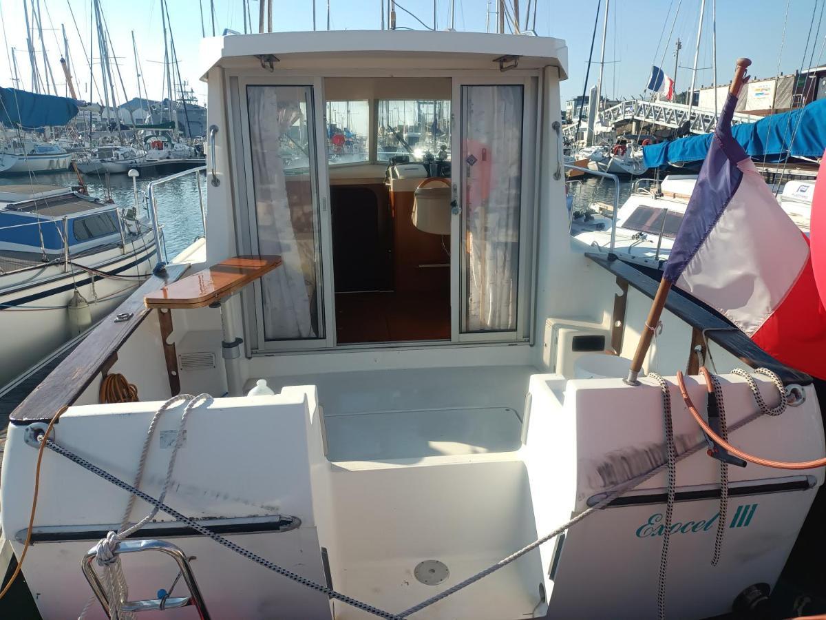 Nuit Insolite A Bord Du Bateau Exocet III Булонь-сюр-Мер Экстерьер фото