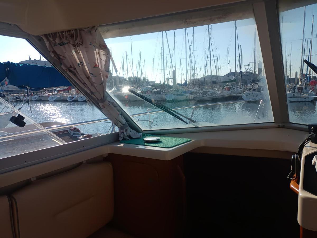 Nuit Insolite A Bord Du Bateau Exocet III Булонь-сюр-Мер Экстерьер фото